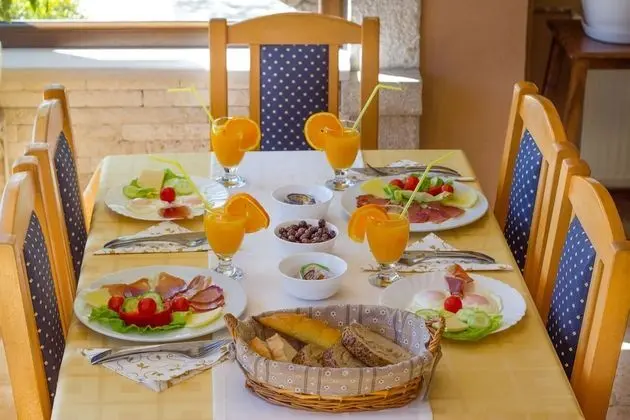 Hotel Pharos - Yerinde Yemek