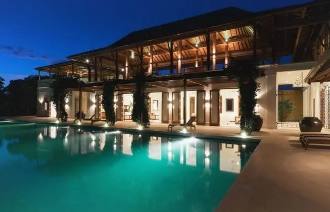 Phenominal Beach Villa Set In 20 Acres With Floodlit Tennis Court - Oda