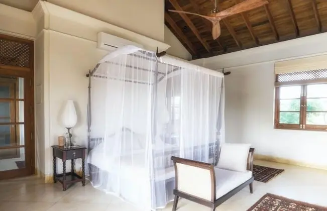 Phenominal Beach Villa Set In 20 Acres With Floodlit Tennis Court - Oda