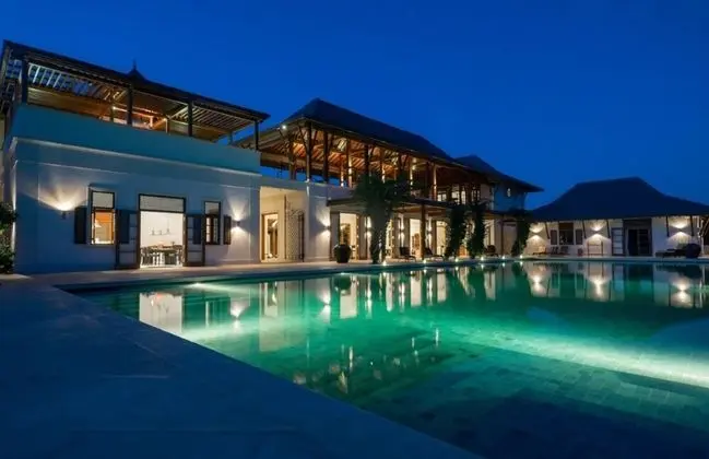 Phenominal Beach Villa Set In 20 Acres With Floodlit Tennis Court - Oda