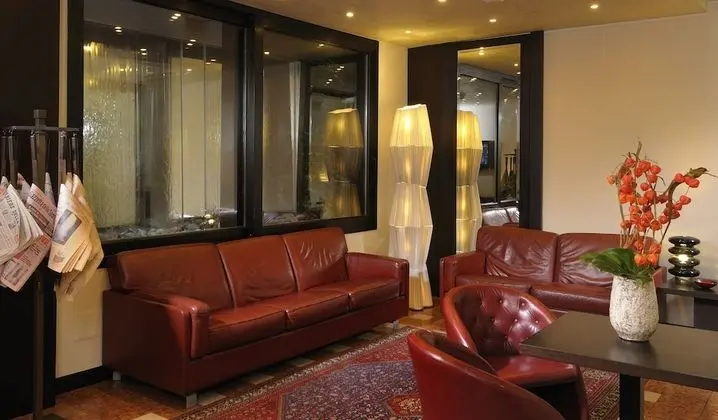 Phi Hotel Bologna - Lobi