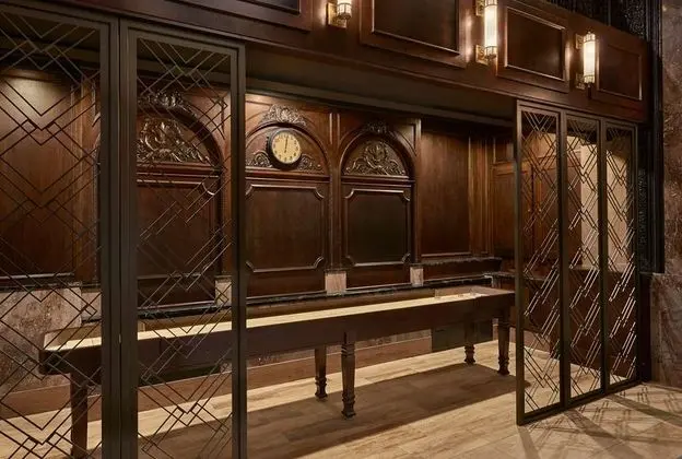 Hotel Phillips Kansas City, Curio Collection by H - Genel
