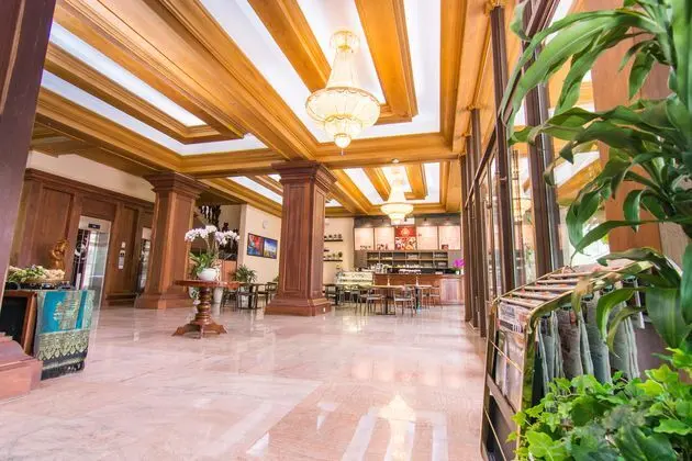 Phnom Penh Era Hotel - Lobi