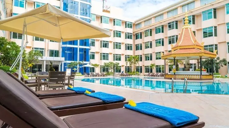 Phnom Penh Hotel - Havuz