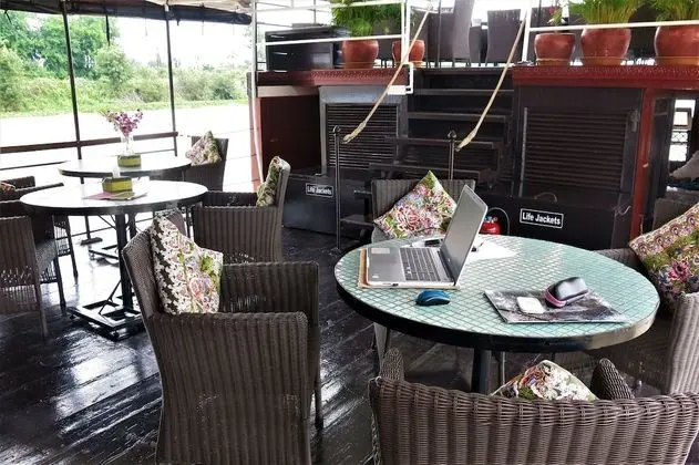 Phocea Cruise Siem Reap to Phnom Penh - Yerinde Yemek
