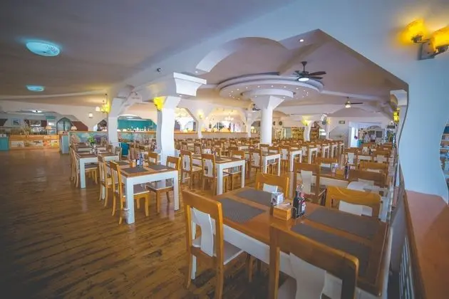Phoenicia Holiday Resort - Yerinde Yemek