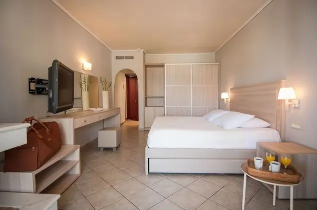 Phoenix Beach Hotel - Oda