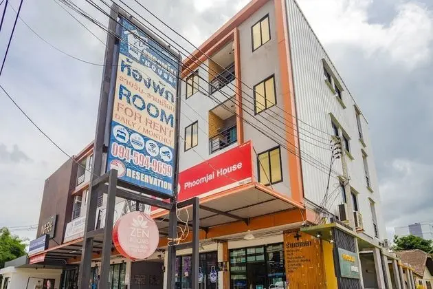 Phoomjai House