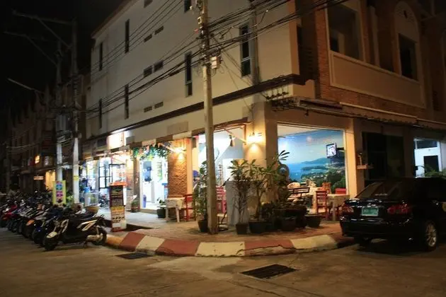 Phuket Racha at Kata Homestay - Yerinde Yemek