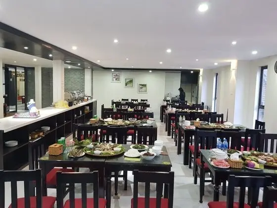 Phuong Nam Mountain View Hotel - Yerinde Yemek