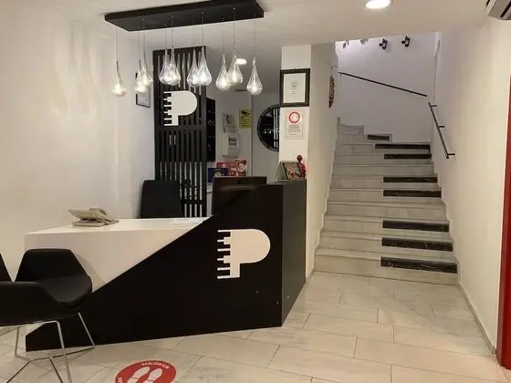 Piano Hotel - Lobi