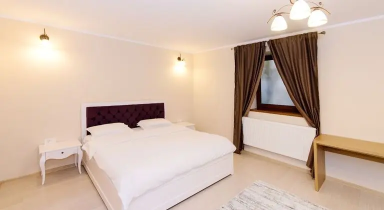 Piata Sfatului Studio