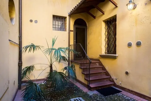 Piazza Maggiore Duplex Apartment by Wonderful Italy
