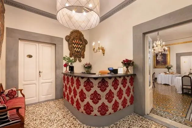 Piazza Pitti Palace - Lobi