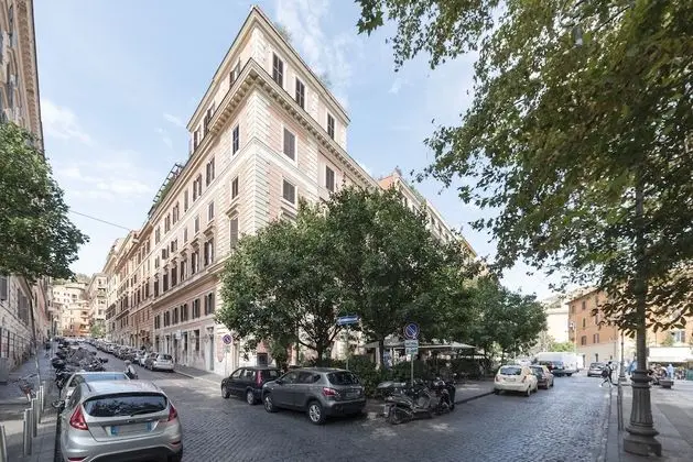Piazza San Cosimato & Trastevere Apartment