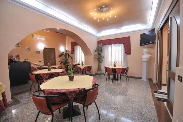 Hotel Piccolo di Corduneanu Aurora - Yerinde Yemek