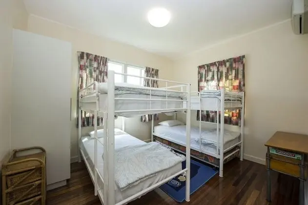 Picnic Bay Apartments Unit 4 - Oda