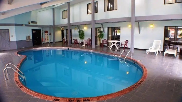 Pictured Rocks Inn & Suites - Havuz