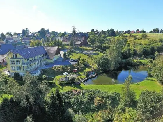 Picturesque Apartment in Lichtenhain With Pond - Dış Mekan