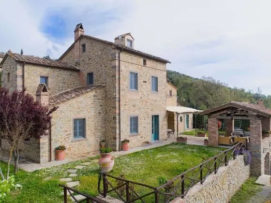 Picturesque Holiday Home in Cortona With Swimming Pool - 1