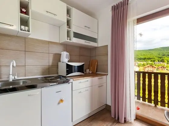 Picturesque Holiday Home in Sumartin near Sea - Mutfak