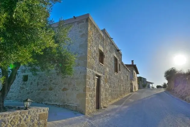 Picturesque Traditional Stone House - Dış Mekan