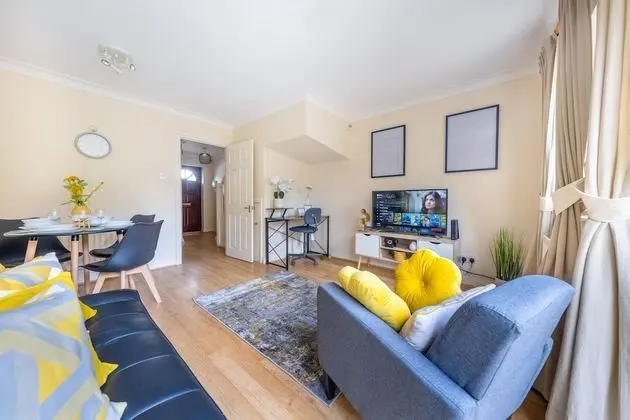 Pierocks Wickets Luxury Entire House, Free Parking and Wi-fi in Maidenhead - Öne Çıkan Resim