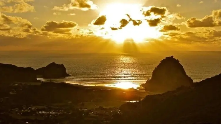 Piha Beachstay - Hostel - Plaj