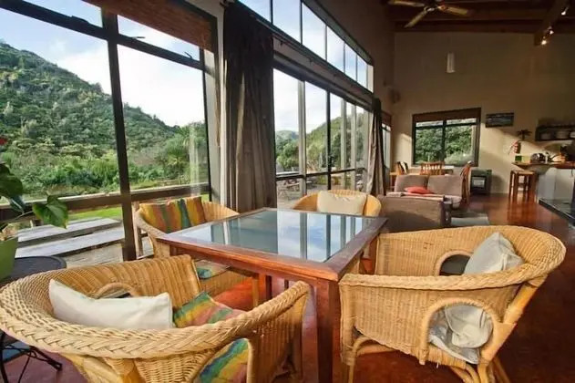 Piha Beachstay - Hostel - Yerinde Yemek