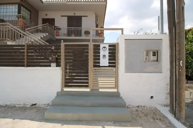 Pikinas Studios near ATH airport - Dış Mekan