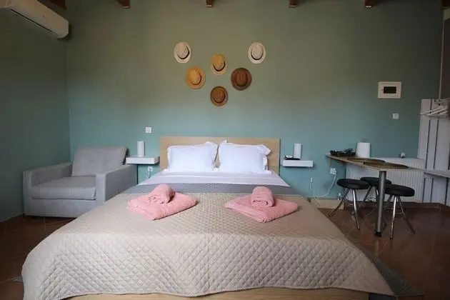 Pikinas Studios near ATH airport - Mutfak