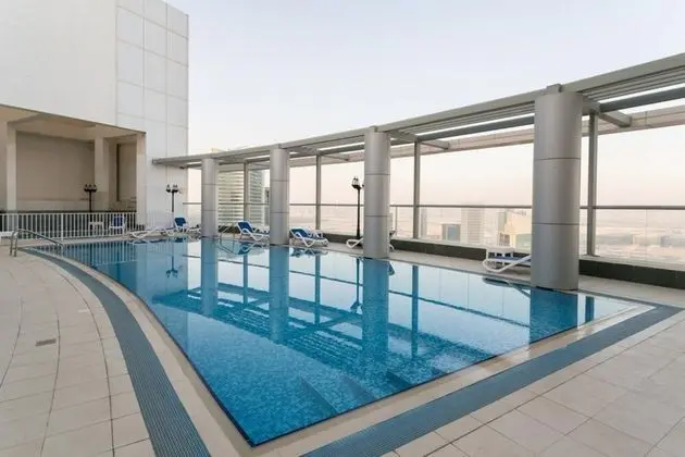Piks Key - Burj Al Nujoom - Havuz