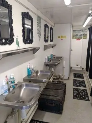 Pilgrims Shepherd's Hut - Goosewell Glynn Glamping - Mutfak
