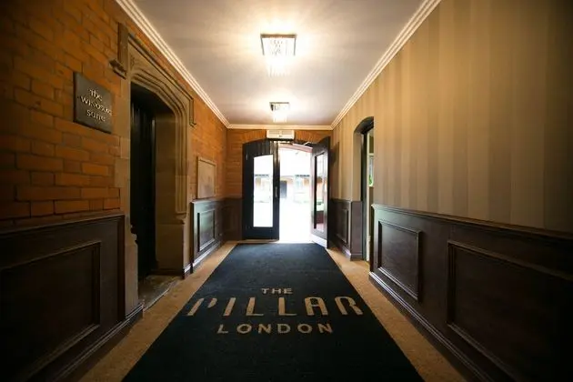 The Pillar Hotel - Lobi