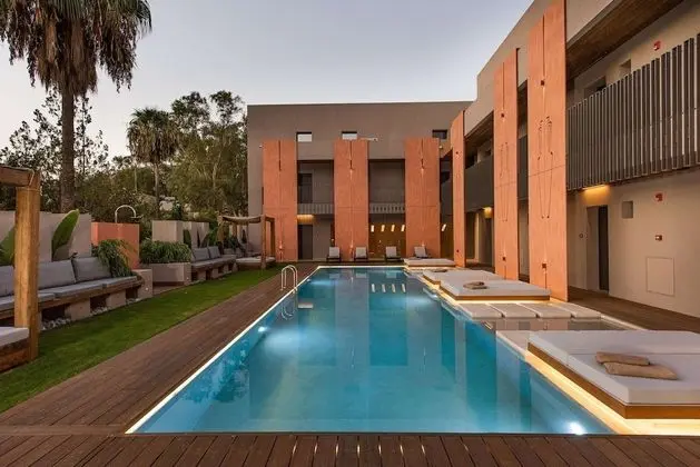 Pilot Amphora Boutique Hotel
