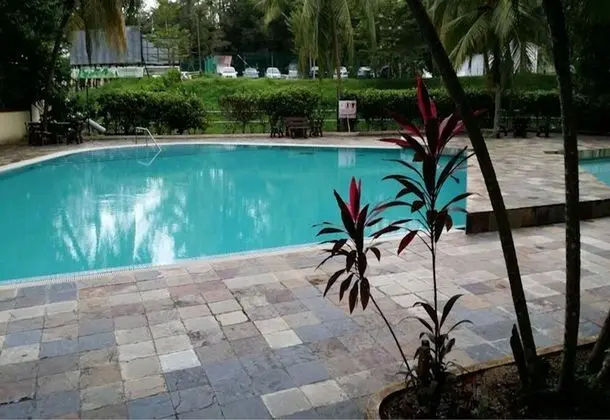 Pinang Beach Apartment at Bayu Emas - Havuz