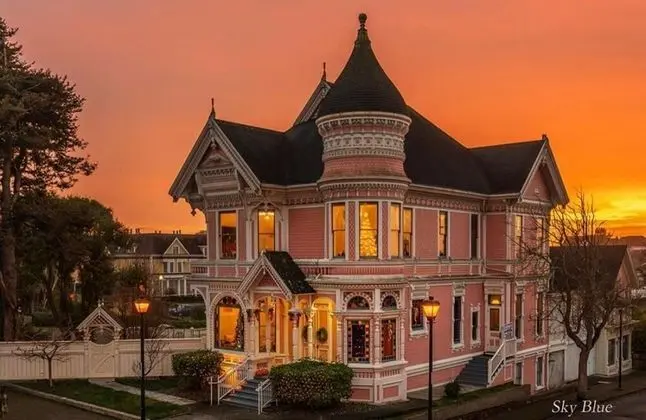 Pinc Lady Mansion