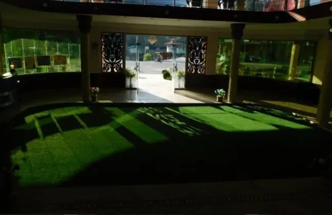 Hotel Pine Breeze And Restaurant