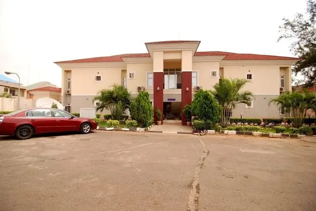 Pine Crest Exclusive Hotel & suite