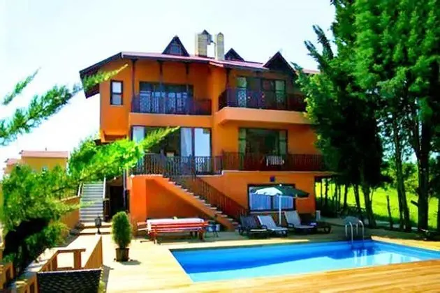Villa Pine Garden