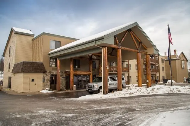 The Pine Lodge on Whitefish River
