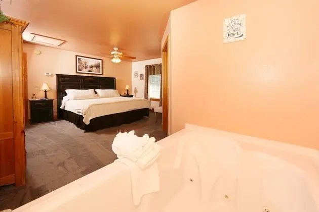 Pine Needles 6 - One Bedroom Chalet - Oda