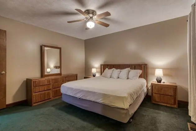 Pinecrest Hotel B