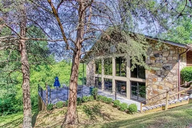 Pinecrest Hotel B