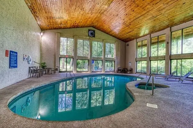 Pinecrest Townhomes-1K-2Q Unit-Renovated - Havuz