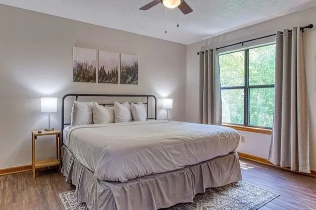 Pinecrest Townhomes-1K-2Q Unit-Renovated - Oda