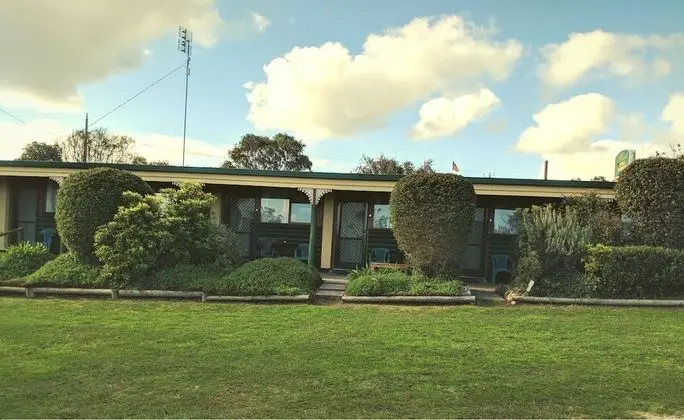 Pinehaven Motel - 1