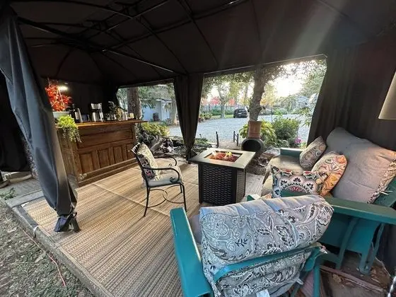 The Pines Motel and Cottages - Dış Mekan