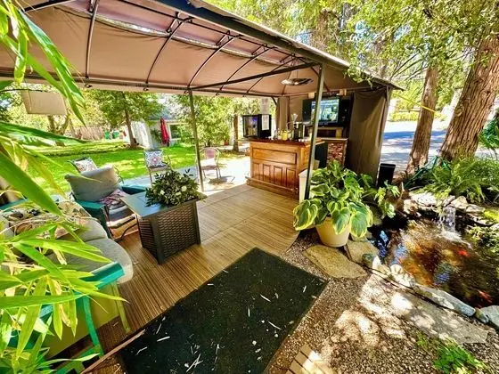 The Pines Motel and Cottages - Lobi
