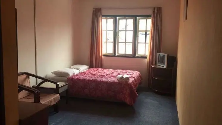 Pines and Roses Hotel - Oda